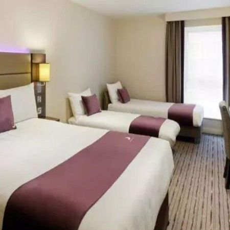 Premier Inn แวร์ ภายนอก รูปภาพ