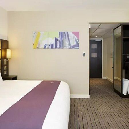 Premier Inn แวร์ ภายนอก รูปภาพ