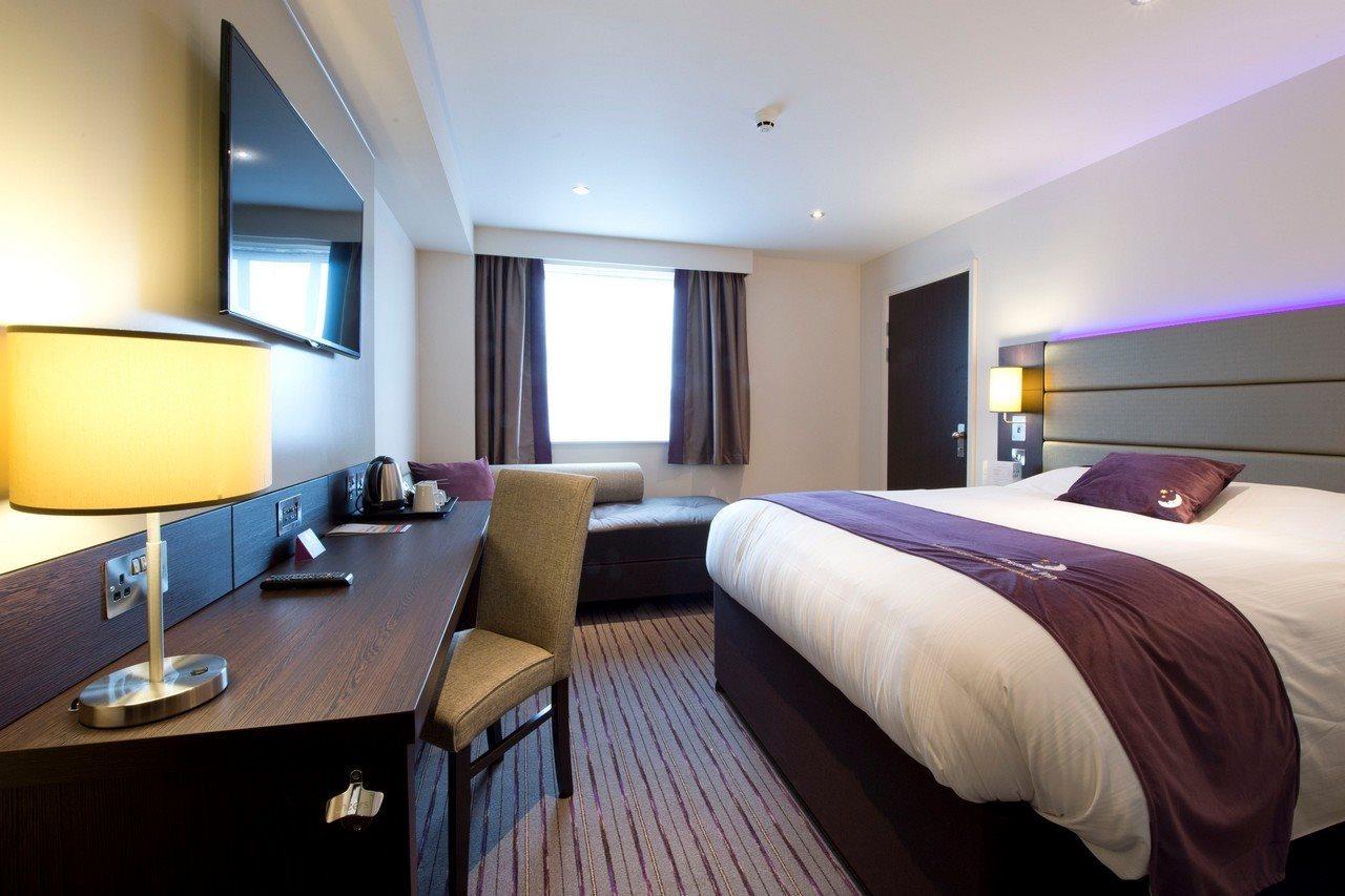 Premier Inn แวร์ ภายนอก รูปภาพ