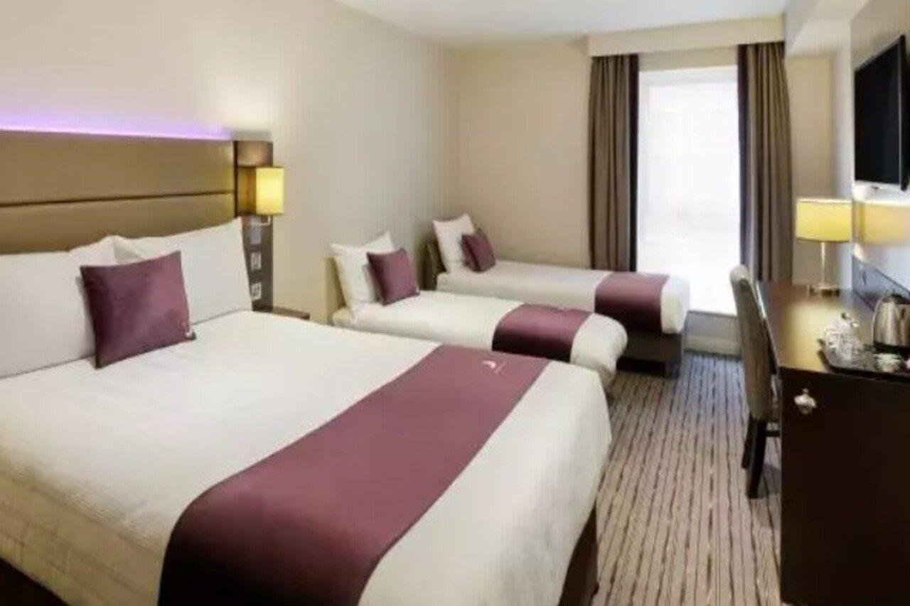 Premier Inn แวร์ ภายนอก รูปภาพ